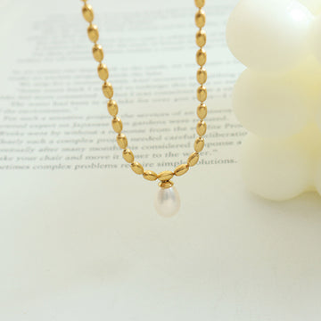 Elegant Pearl Pendant Necklace